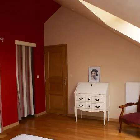 Дом отдыха Maison Familiale Charmante A Avec Jardin Et Loisirs Denee